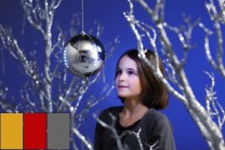 Snowball LED-kulor, 15 cm i färgerna guld, röd och silver. Julkulor med rinnande LED-belysning - skapa en känsla av snöfall inomhus eller utomhus! 1-pack.