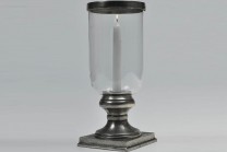 Lykta Dala. Metall och glas ljuslykta med avtagbar glaskuppa i antiksilver. Storlek: 34 cm.