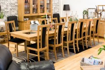 Matgrupp Oliver med klaffar från serien Orsa. Stort matsalsbord i oljad ek och granit med 8-12 stolar. Storlek: 240-349 cm.