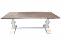 Matbord Ebba Vit. Romantiskt köksbord med grå teakskiva på vita mahognyben med plats för 8-10 stolar. Storlek: 220 cm.